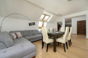 Jasny Dwupoziomowy Apartament we Wrocławiu by Noclegi Renters